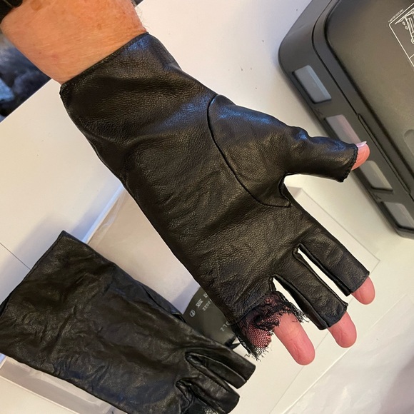 New in box. Rundholz Dip tulle detail leather gloves - Picture 5 of 6